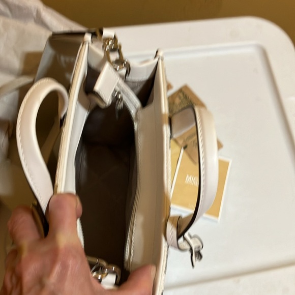 Michael Kors GIGI OPT/Silver SM EW MSGR - Picture 9 of 12